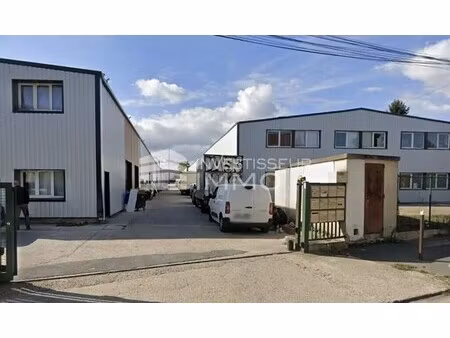 location local d'activités 250 m²