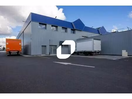 location local d'activités 84 m² à 5 380 m²