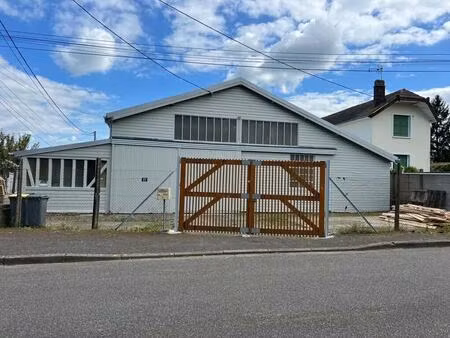 location local d'activités 393 m²