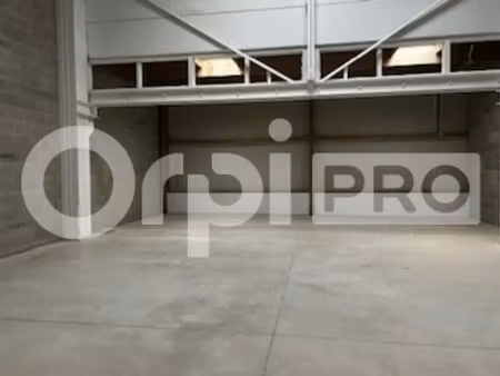 location local d'activités 206 m²