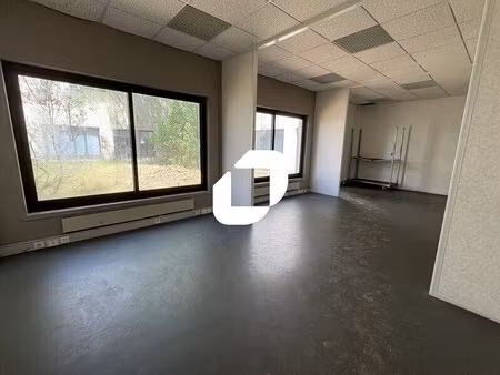 location local d'activités 110 m² à 773 m²