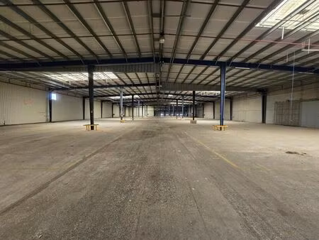 location entrepôt amiens 80000 2400m²