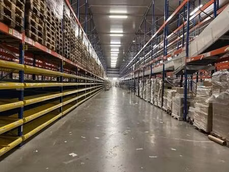 location entrepôt 8 950 m²