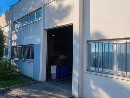 location entrepôt 400 m²