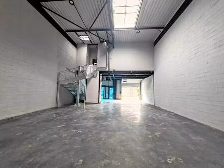 location entrepôt 239 m²