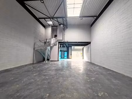 location entrepôt courtry 77181 239m²