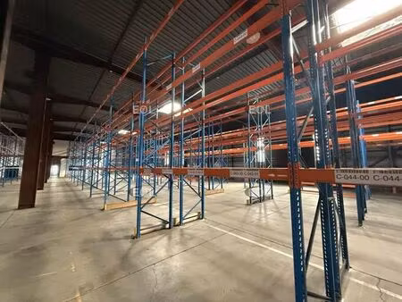 location entrepôt emerainville 77184 2800m²