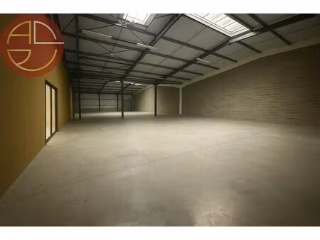 location entrepôt 1 500 m²