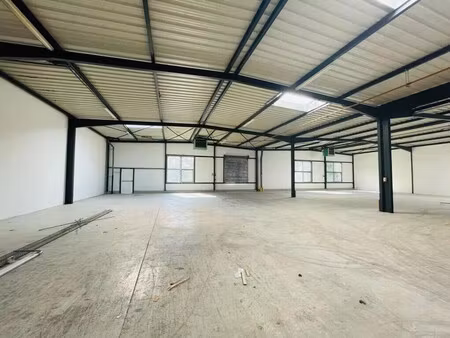 location entrepôt 892 m²