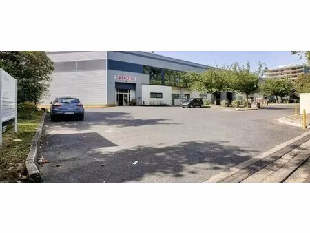 location entrepôt 1 423 m²