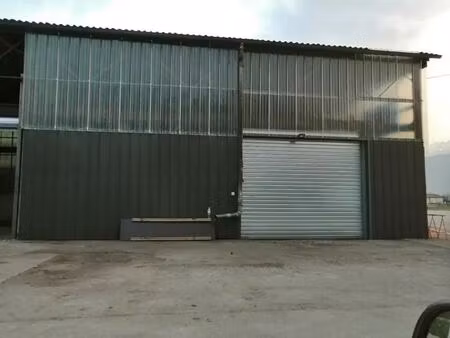 location entrepôt 300 m²