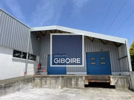 location entrepôt 2 200 m²