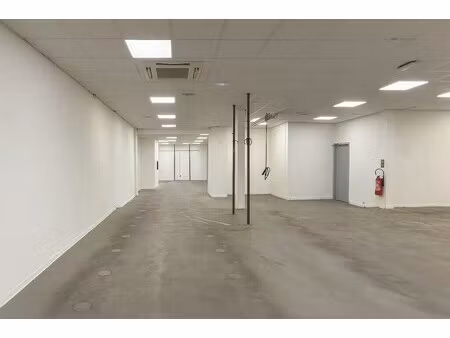 location entrepôt 370 m²