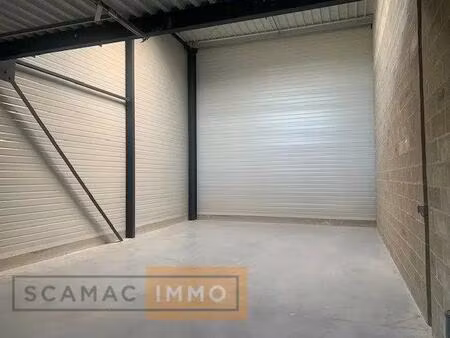 location entrepôt 99 m²