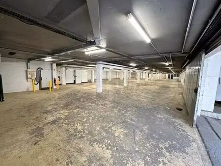 location entrepôt 150 m²