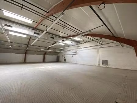 location entrepôt 550 m²