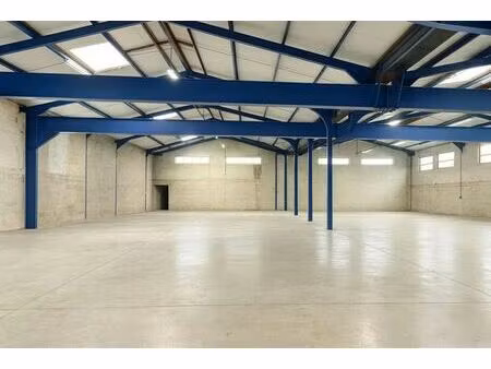 location entrepôt 800 m²