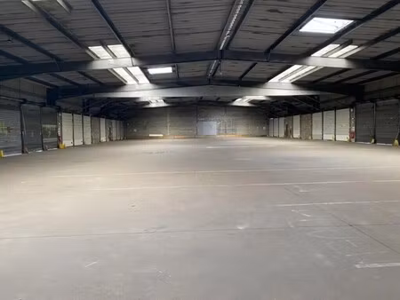 location entrepôt 2 024 m²