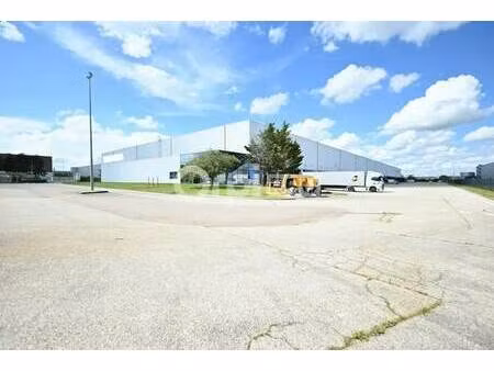 location entrepôt 26 428 m²