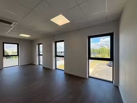 location local d’activités le mesnil-en-thelle 60530 238m²