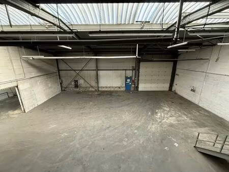 location local d'activités 640 m²