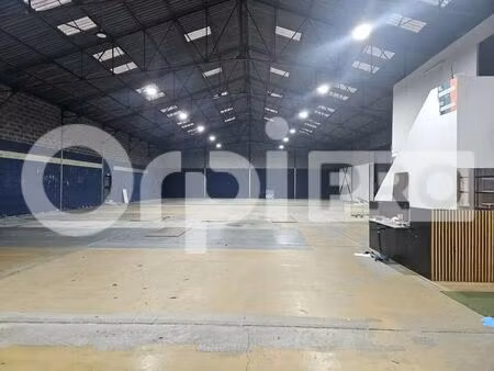 location local d'activités 1 050 m²