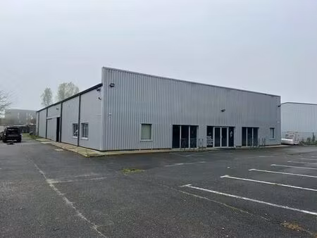 location local d'activités 1 080 m²