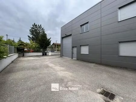 location local d'activités 115 m²