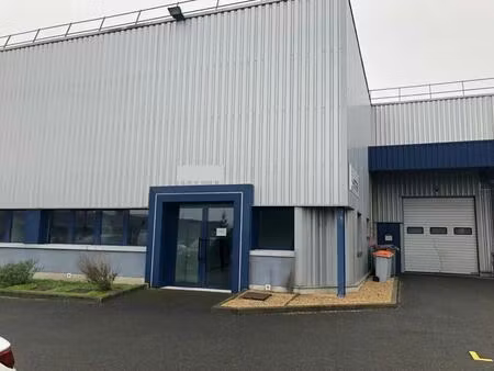 location local d'activités 660 m²