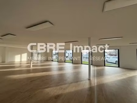location local d'activités 342 m²