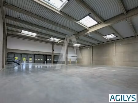 location local d'activités 542 m² à 1 619 m²