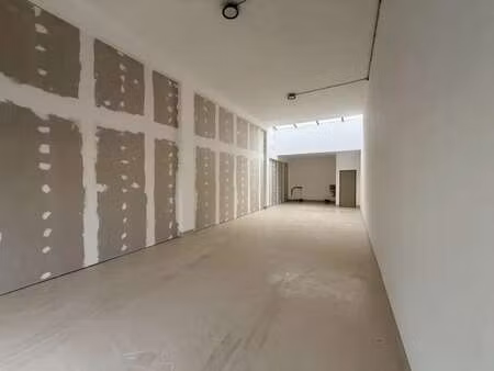 location local d'activités 75 m²