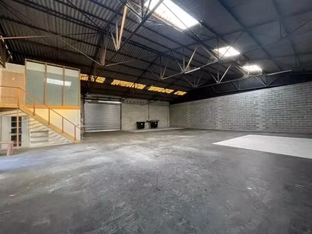 location local d'activités 420 m²