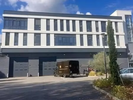 location local d'activités 723 m² à 4 432 m²