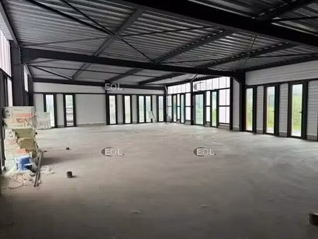 location local d'activités 180 m²