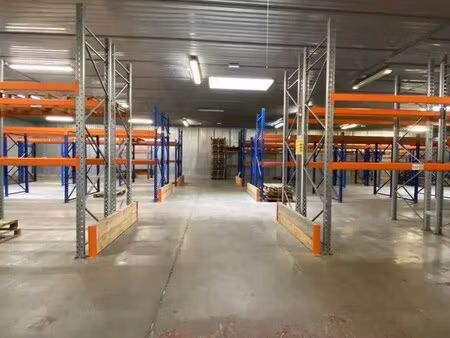 location local d'activités 1 067 m²