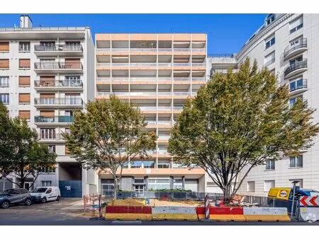 location local d'activités 284 m²