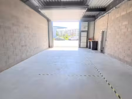 location local d’activités 412m²
