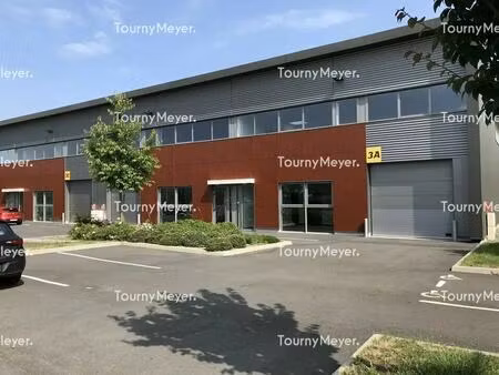 location local d'activités 315 m²