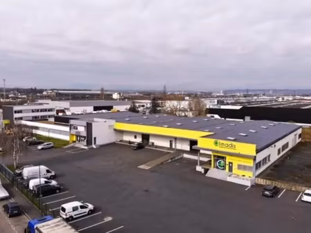 location local d'activités 2 080 m²