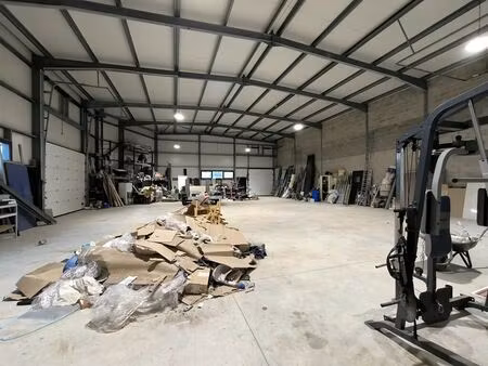 location local d'activités 505 m²