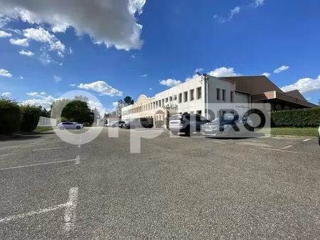 location local d'activités 600 m² à 1 040 m²