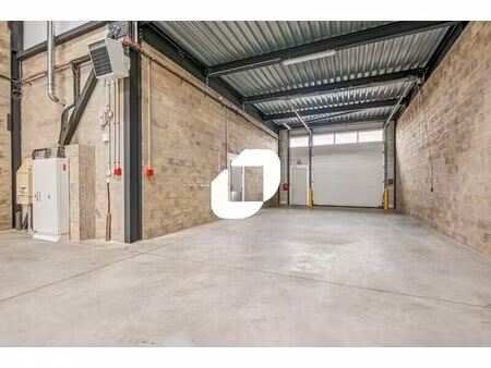 location local d’activités stains 93240 383m²