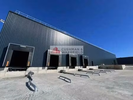 location local d'activités 850 m² à 3 800 m²