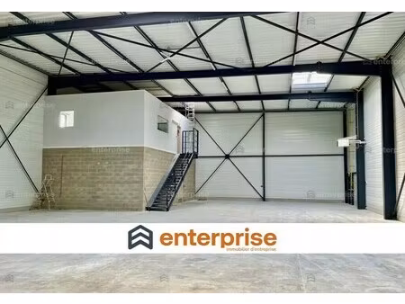 location local d'activités 370 m²