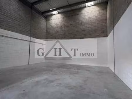 location entrepôt 233 m²