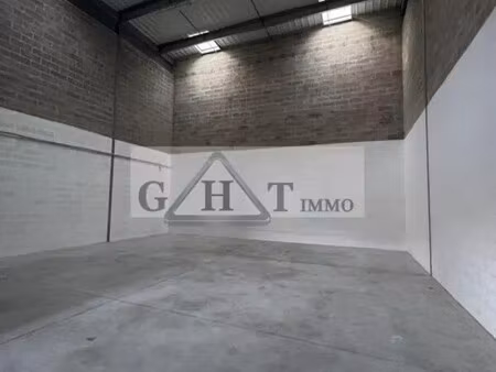 location entrepôt 233 m²