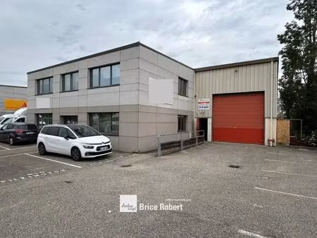 location local d'activités 686 m²