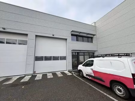 location local d'activités 169 m²