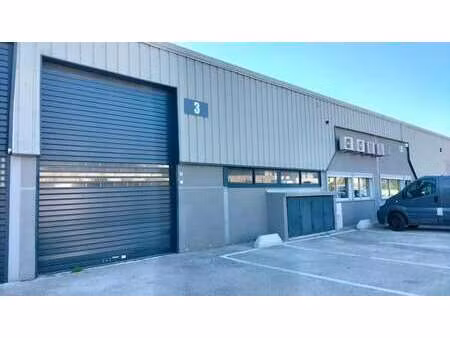 location entrepôt 192 m²